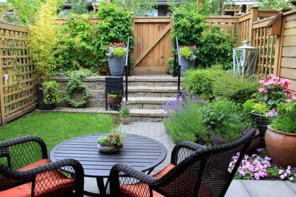 Small Yard Landscaping in Valencia