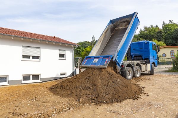 Garden Dirt Delivery in Valencia