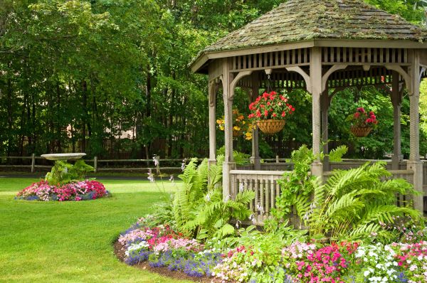 Backyard Landscaping Service in Valencia