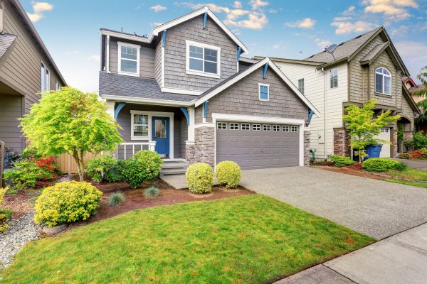 Curb Appeal Landscaping in Valencia