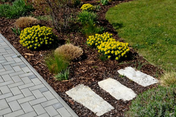 Garden Mulch Installation in Valencia